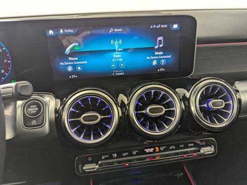 Used 2021 Mercedes-Benz GLB 250 image 10