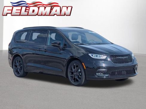 New 2026 Chrysler Pacifica Select w/ S Appearance Package image 1