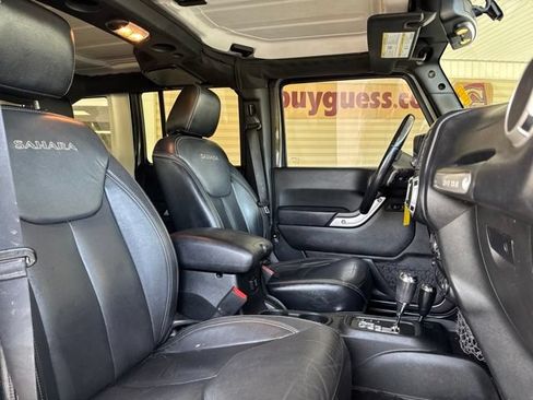 Used 2018 Jeep Wrangler Unlimited Sahara w/ Connectivity Group AWD/4WD image 24