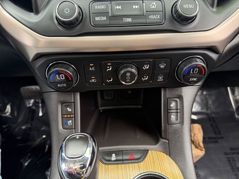 Used 2018 GMC Acadia Denali w/ Technology Package AWD/4WD image 17