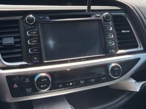 Used 2019 Toyota Highlander Limited Platinum AWD/4WD image 4