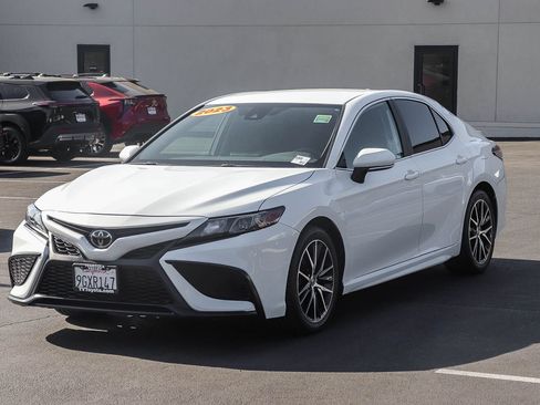 Certified 2023 Toyota Camry SE FWD image 3