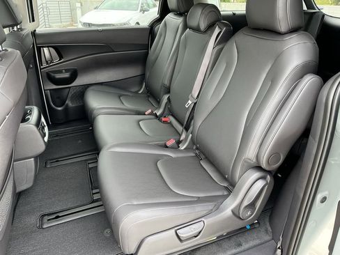 New 2026 Kia Carnival SX w/ SX Dark Edition Package FWD image 25