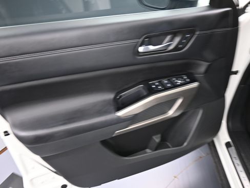Used 2023 Nissan Pathfinder Platinum AWD/4WD image 13