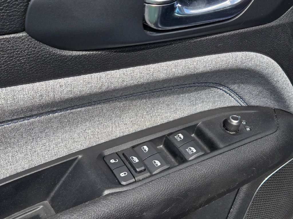 Used 2022 Jeep Compass Latitude AWD/4WD image 15