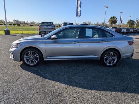 Used 2024 Volkswagen Jetta SE image 8