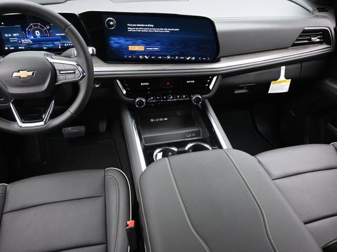 New 2025 Chevrolet Suburban Premier image 18