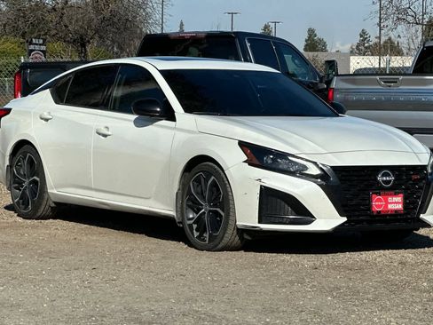 Used 2023 Nissan Altima 2.5 SR w/ SR Premium Package image 10