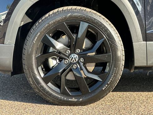 Used 2023 Volkswagen Taos SE w/ Panoramic Sunroof Package image 25