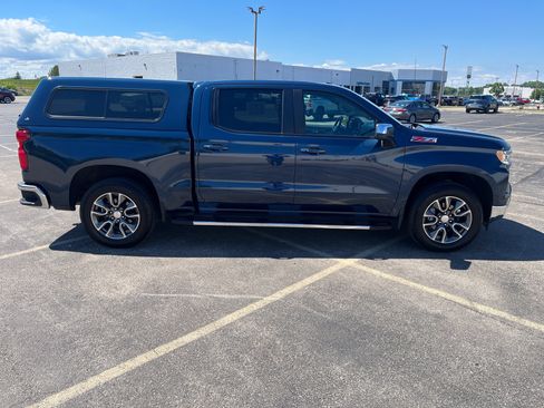 Used 2022 Chevrolet Silverado 1500 LT AWD/4WD image 7