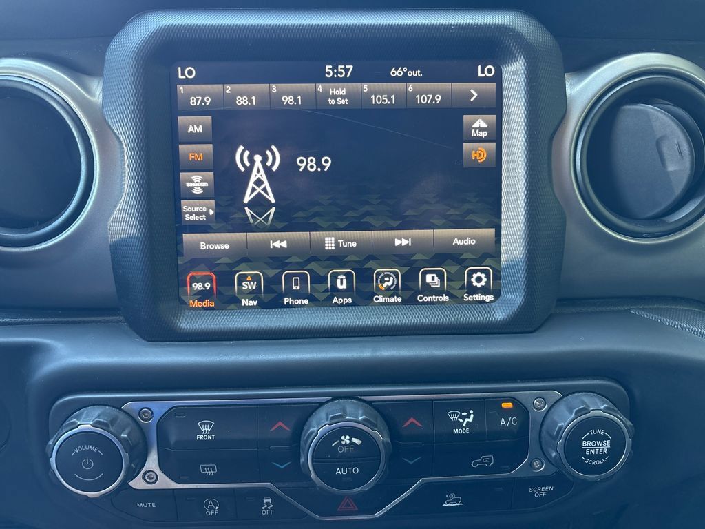 Used 2021 Jeep Gladiator Sport AWD/4WD image 18