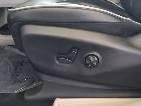Used 2023 Chrysler Pacifica Limited FWD image 24