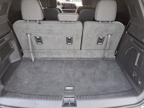 Used 2024 Chevrolet Traverse LT image 27