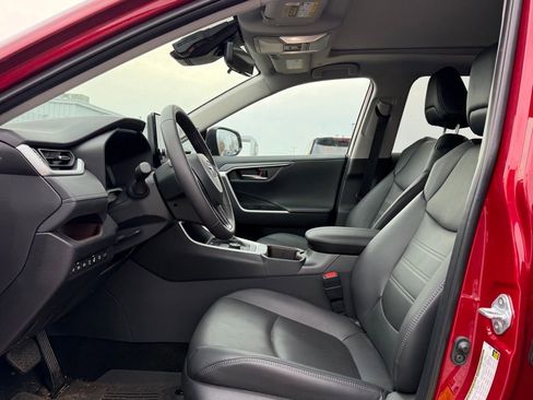 Used 2025 Toyota RAV4 Limited w/ Advanced Technology Package image 12