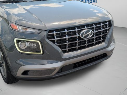 Used 2025 Hyundai Venue Limited FWD image 10