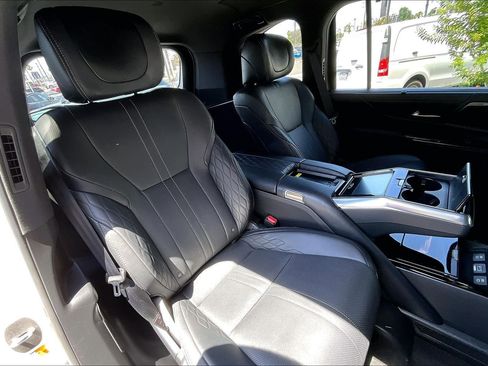 Used 2022 Lexus LX 600 4WD w/ Accessory Package (Z1) image 27