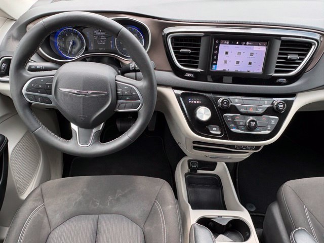 Used 2023 Chrysler Voyager LX FWD image 3