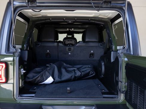 Used 2022 Jeep Wrangler Unlimited Rubicon w/ LED Lighting Group image 14