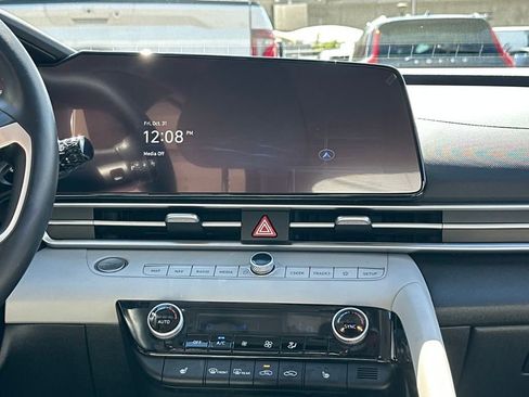 Used 2023 Hyundai Elantra Limited image 16