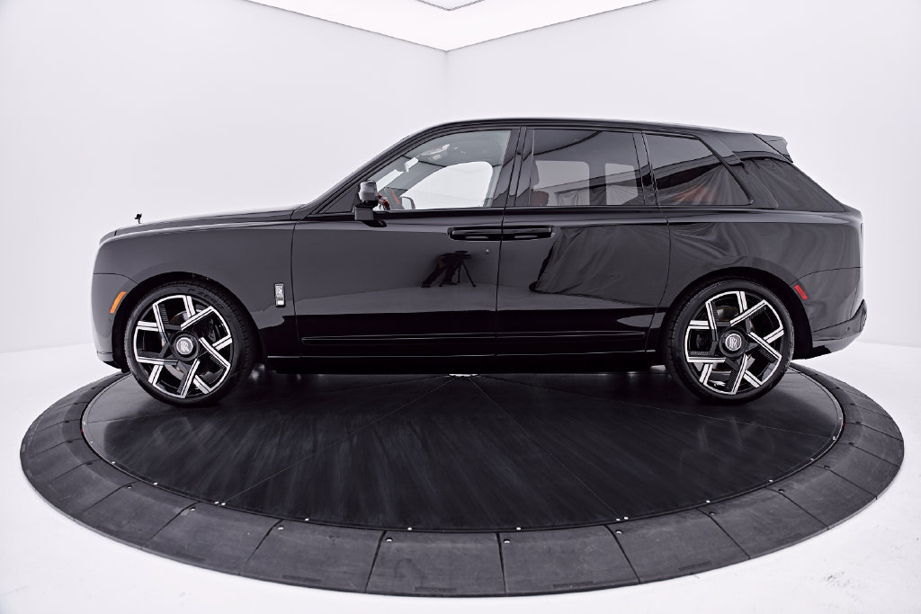 Used 2026 Rolls-Royce Cullinan Black Badge AWD/4WD image 12