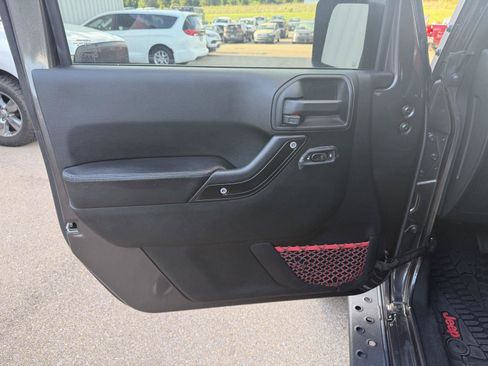 Used 2017 Jeep Wrangler Unlimited Rubicon AWD/4WD image 15