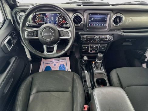 Used 2019 Jeep Wrangler Unlimited Sahara AWD/4WD image 27