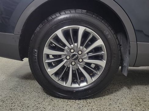 Used 2023 Lincoln Nautilus FWD w/ Premium Package image 5