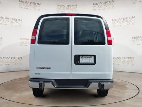 Used 2025 Chevrolet Express 2500 w/ Driver Convenience Package RWD image 4