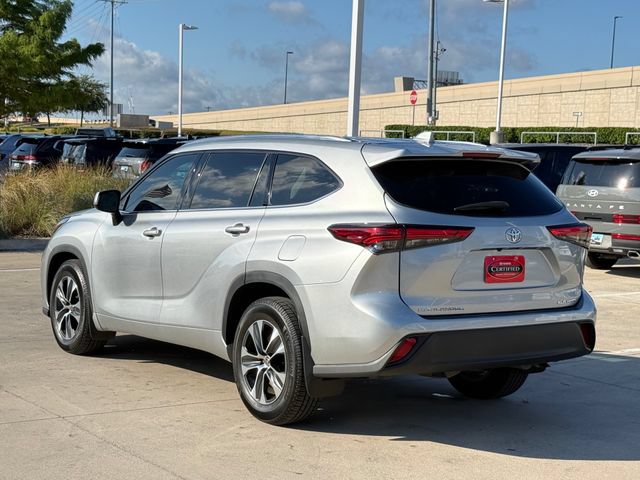 Used 2020 Toyota Highlander XLE AWD/4WD image 4