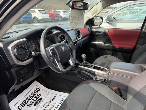 Used 2022 Toyota Tacoma SR5 image 9