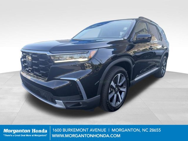 Used 2025 Honda Pilot Touring image 4