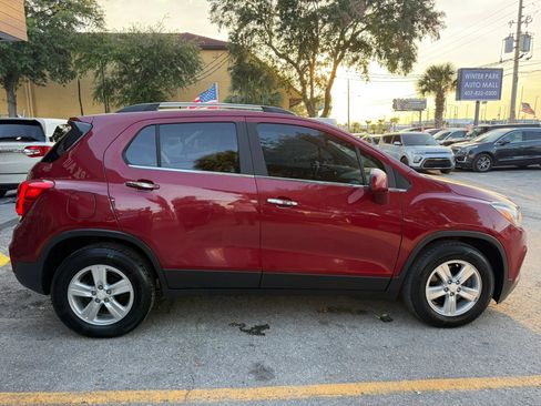 Used 2019 Chevrolet Trax LT w/ LT Convenience Package FWD image 5