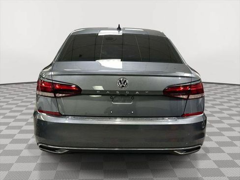 Used 2022 Volkswagen Passat 2.0T SE FWD image 3