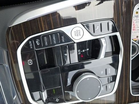 Used 2025 BMW X7 xDrive40i image 44