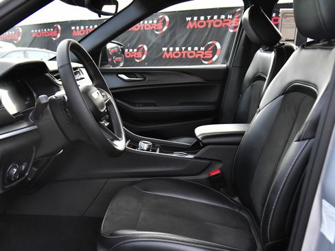 Used 2024 Jeep Grand Cherokee L Laredo image 18