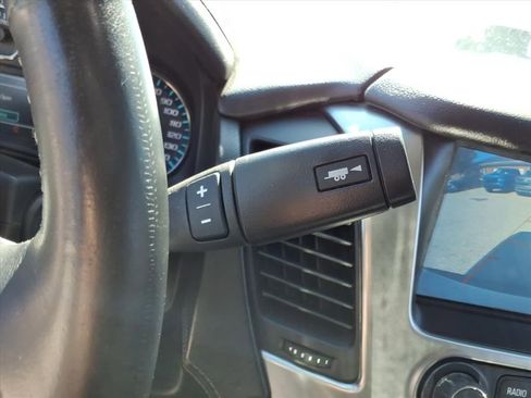 Used 2019 Chevrolet Suburban LT image 21