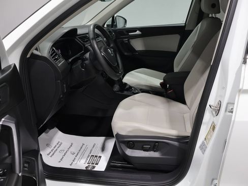 Used 2020 Volkswagen Tiguan SEL AWD/4WD image 9