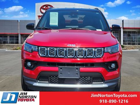 Used 2025 Jeep Compass Limited AWD/4WD image 2