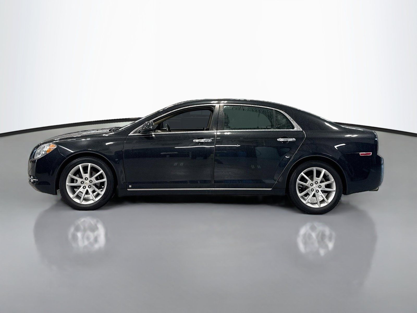 Used 2009 Chevrolet Malibu LTZ FWD image 4