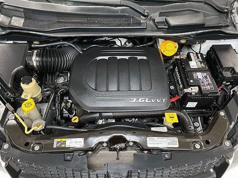 Used 2016 Dodge Grand Caravan SXT w/ UConnect Hands-Free Group image 15