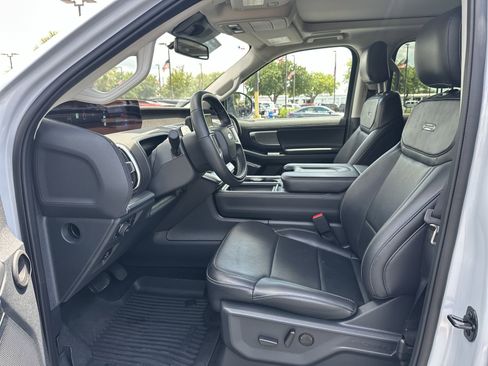 Used 2025 Ford Expedition Max Platinum w/ Driver's Package AWD/4WD image 16