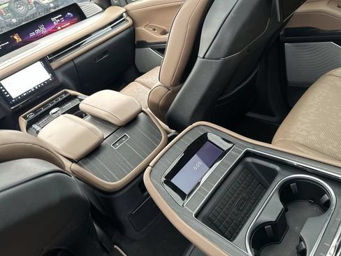 Used 2025 Lincoln Navigator Black Label AWD/4WD image 25