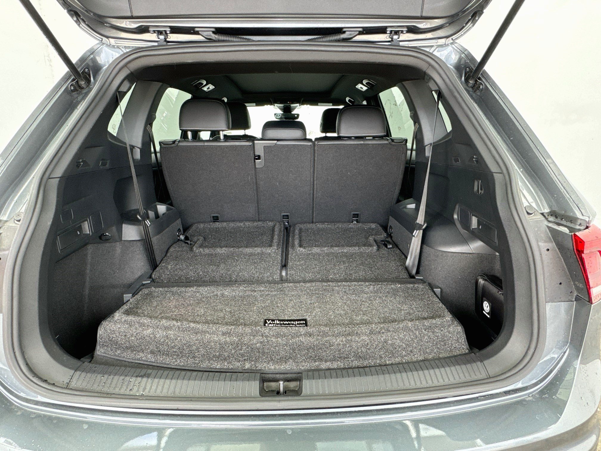 Used 2022 Volkswagen Tiguan SE R-Line FWD image 18