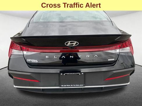 Used 2025 Hyundai Elantra SEL FWD image 9