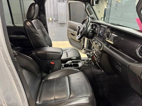 Used 2020 Jeep Wrangler Unlimited Sahara image 31