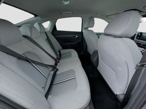 Used 2021 Hyundai Sonata SE w/ Preferred Accessory Package FWD image 17