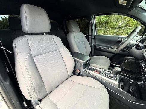 Used 2019 Toyota Tacoma TRD Off-Road AWD/4WD image 22