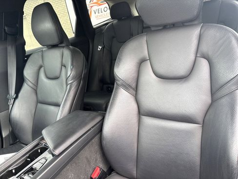 Used 2021 Volvo XC60 T6 Momentum image 8