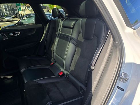 Used 2019 Volvo XC60 T6 R-Design w/ Protection Package Premier AWD/4WD image 18