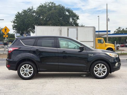 Used 2017 Ford Escape SE FWD image 6